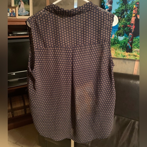 Sheer sleeveless H&M top.  Size 12.  Excellent condition. - Picture 4 of 4